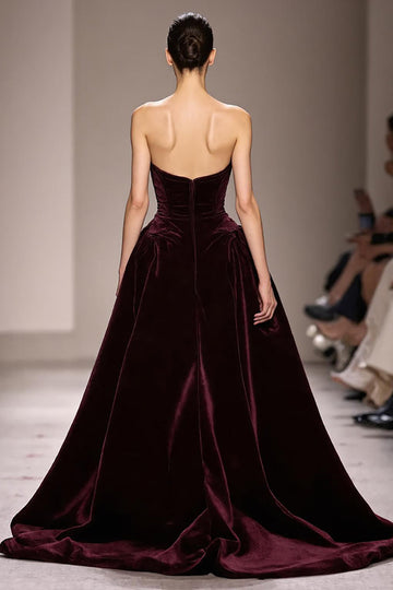 Robe de soirée à bretelles spaghetti trapèze en velours bordeaux